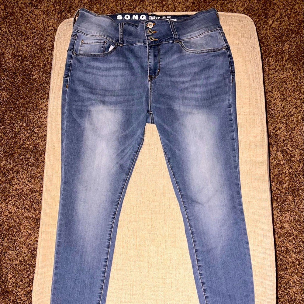 S.O.N.G Curvy Women’s denim jeans